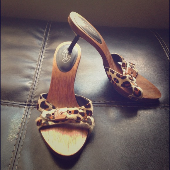 Shoes - Leopard print kitten heels