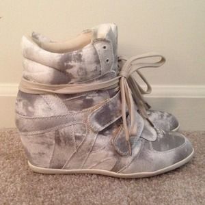 Grey white print wedge sneakers NEW