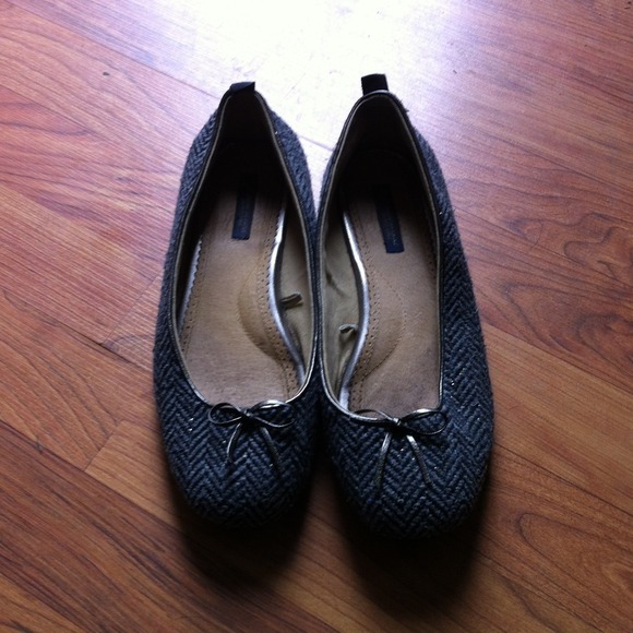 Grey and black American Eagle flats