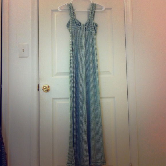 🚫TRADED🚫Green & White Stripped Maxi Dress