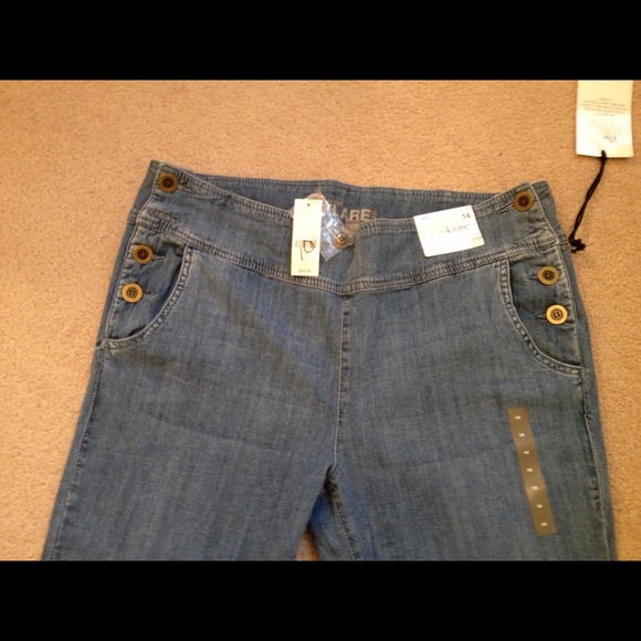 SOLD-Side button jeans - Picture 2 of 2