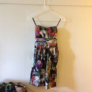 Cute flower dress. Great for an even out.