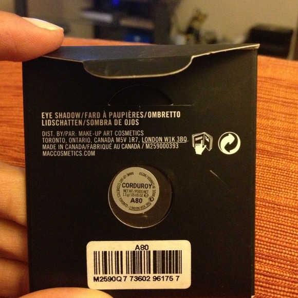 💢SOLD💢Mac eyeshadow - Picture 2 of 3