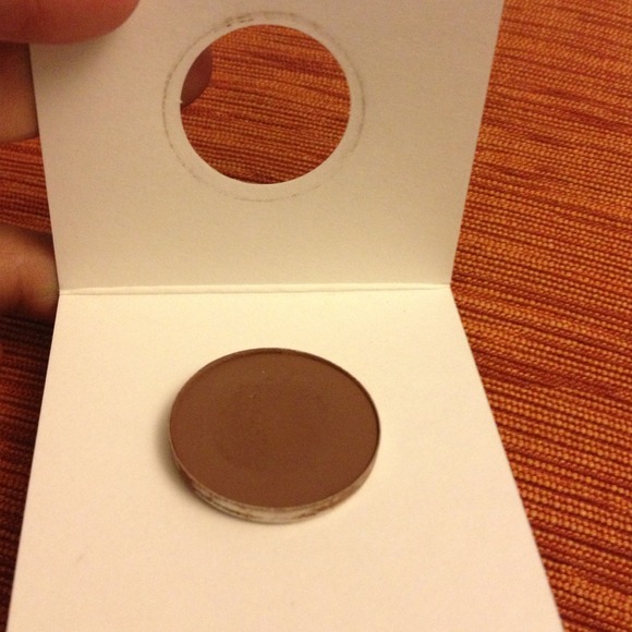 💢SOLD💢Mac eyeshadow - Picture 3 of 3