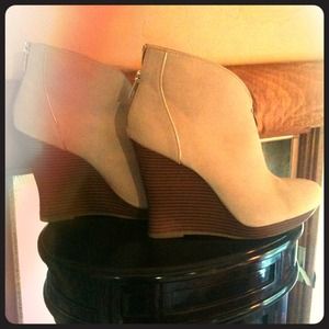 Jennifer Lopez pumps