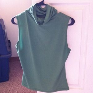 Green turtleneck thin top