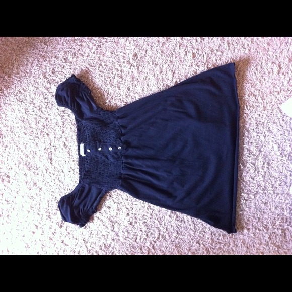 Cute black top!!