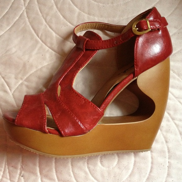 ❌SOLD❌ Red SHOES - Picture 2 of 4