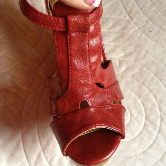 ❌SOLD❌ Red SHOES - Picture 3 of 4