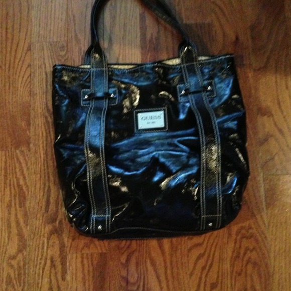 Nice purse roomy!! Soft love it so much !