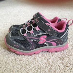 Toddler tennis shoes