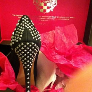 Vince Camuto worn once   Size 7  super fun to wear