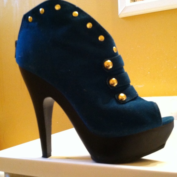 Teal heels