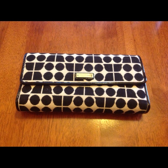 🚫SOLD IN BUNDLE FOR @KELLEVER🚫Kate Spade Wallet