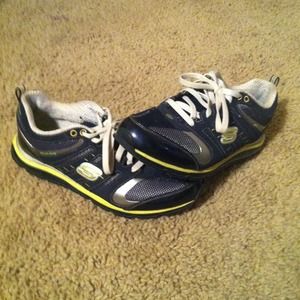 Like new sketcher running shoes