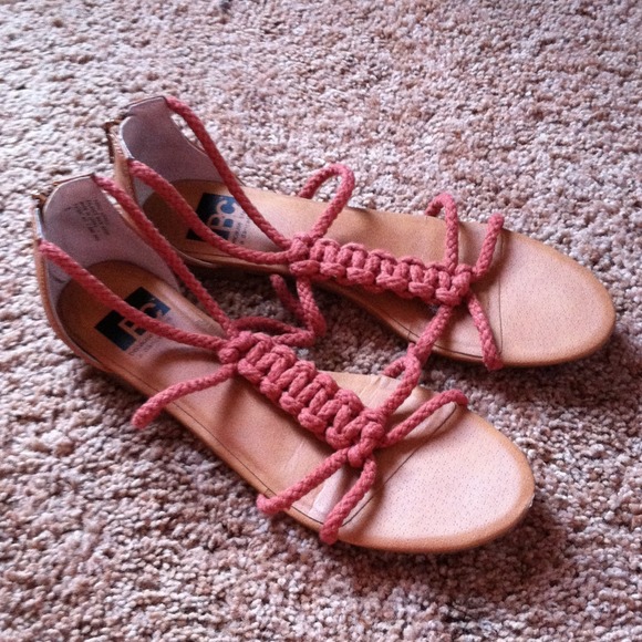 Sandals nude color