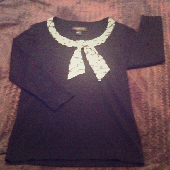 Size S August Silk top with collar detail