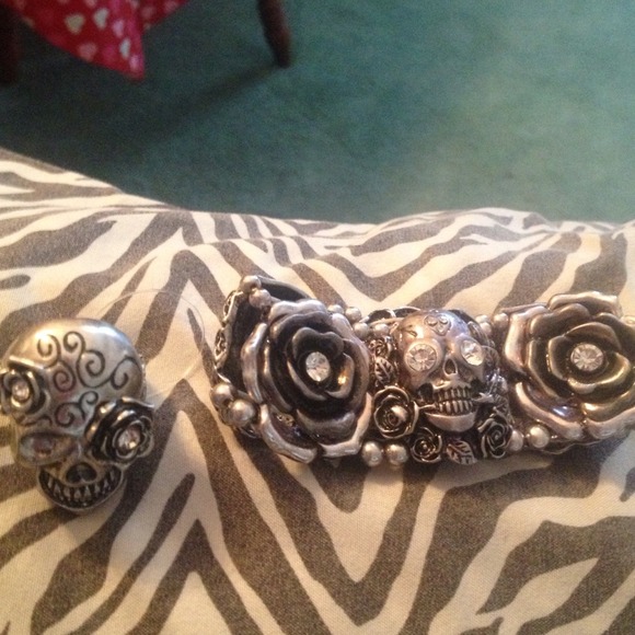 Ring an bracelet !