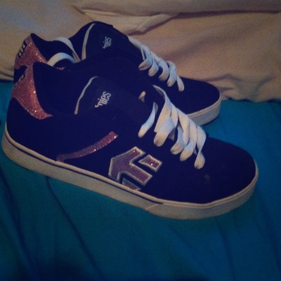 Etnies like new!