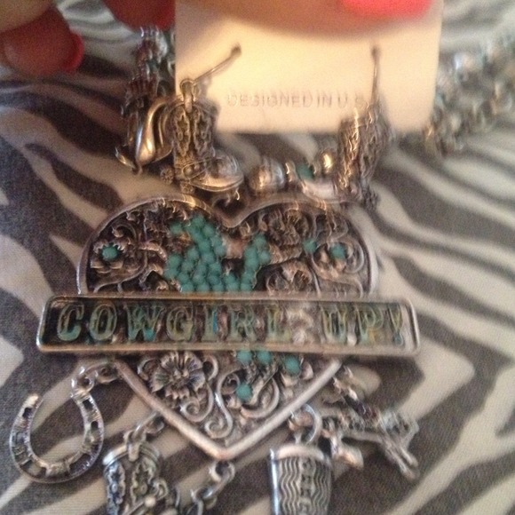 Cowgirl up ! Necklace and earring set