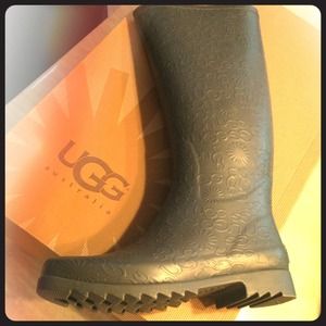 Gray Ugg rain boots