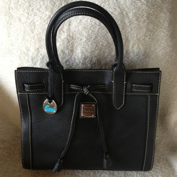 **Reduced again* Dooney & Bourke black leather bag