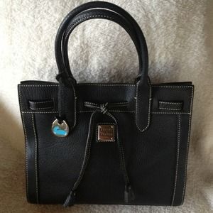 **Reduced again* Dooney & Bourke black leather bag