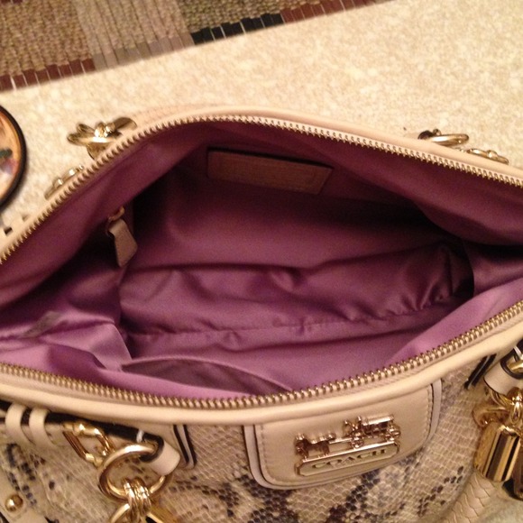 🎉SOLD🎉Coach Python duffle bag - Picture 3 of 4