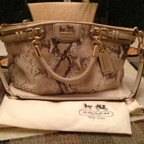 🎉SOLD🎉Coach Python duffle bag - Picture 4 of 4
