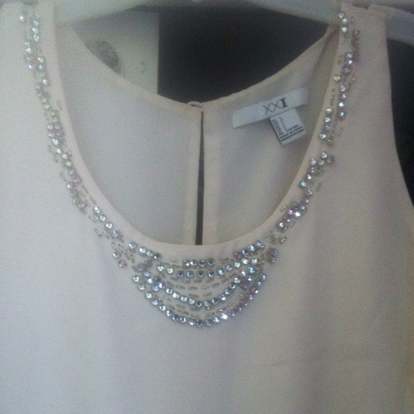 ⚡️FLASH SALE ⚡️Dress w Beaded Collar - Picture 2 of 2