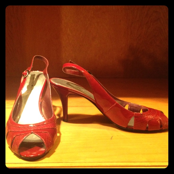 💢💢SOLD💢💢New Red Bandolino size- 9❤❤