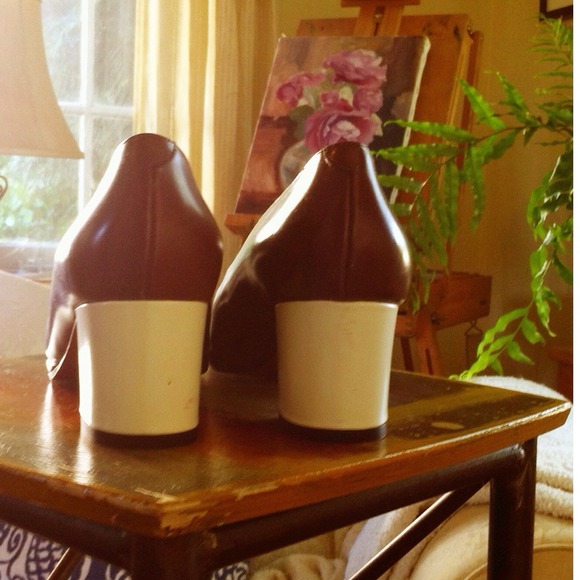 Anne Klein ll Chestnut Brown & White Spectators - Picture 2 of 4