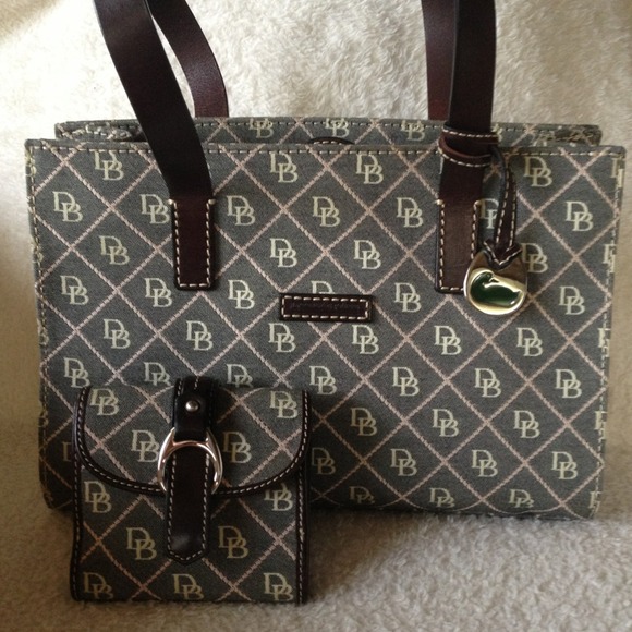 **On hold** Dooney & Bourke tote & wallet