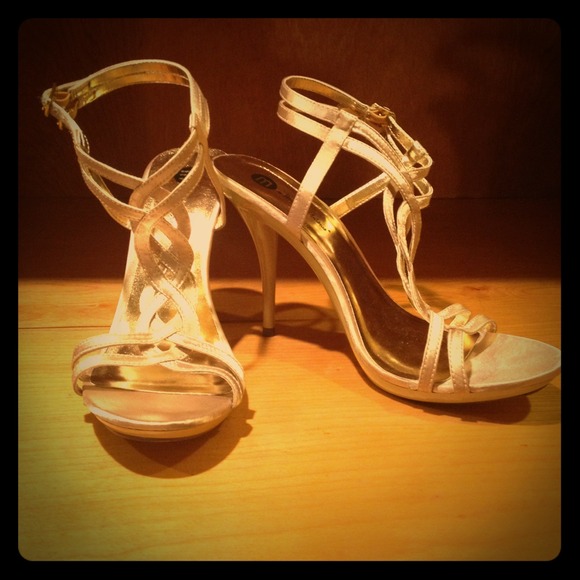 Michael Antonio Shoes - ✨Reduced Again!✨ NEW Champagne sandals- 9💛
