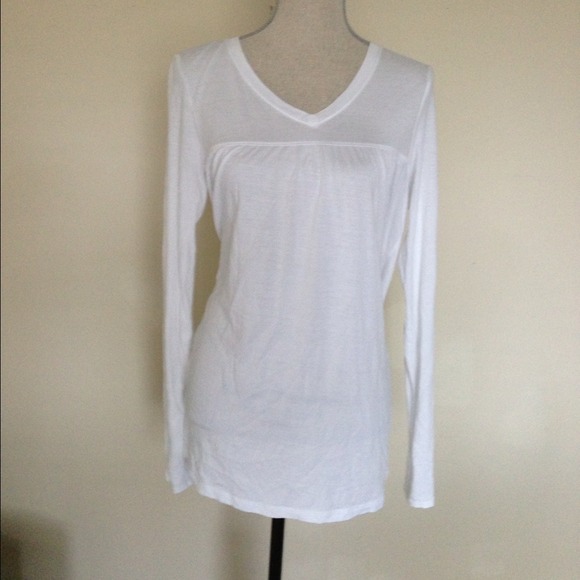 🔴SOLD🔴  Vince Long Sleeve White T-Shirt - Large