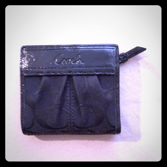✨Authentic Coach Bi-fold wallet✨