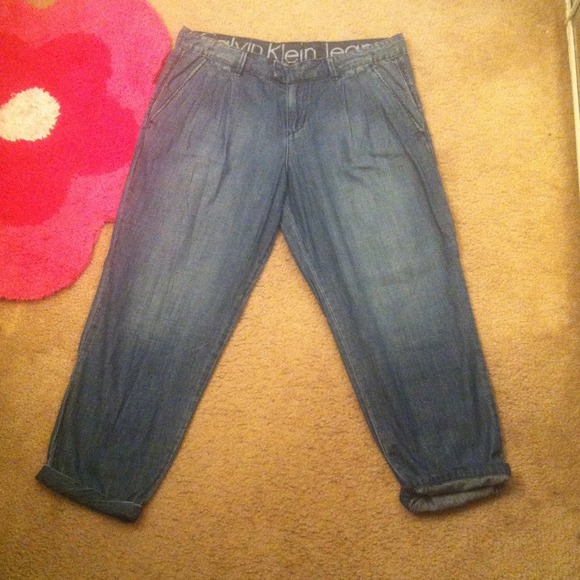 NWOT Calvin Klein boyfriend jean.
