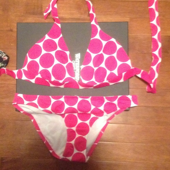 Victoria Secret bathing suit size m never worn