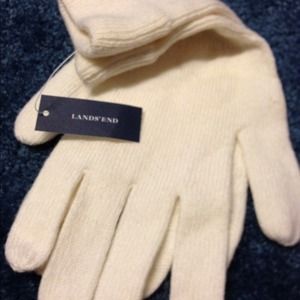 Off white LandsEnd knit gloves