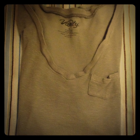 💢REDUCED!💢 Gray Vanity V-neck