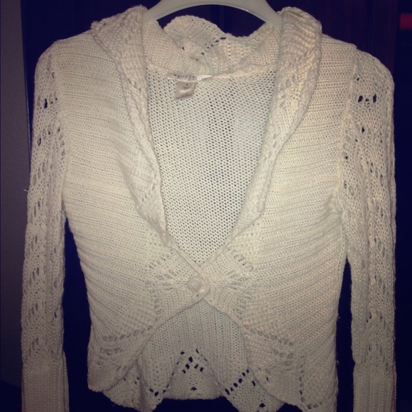 ⛔BUNDLED⛔Cream cropped crocheted sweater