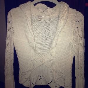 ⛔BUNDLED⛔Cream cropped crocheted sweater