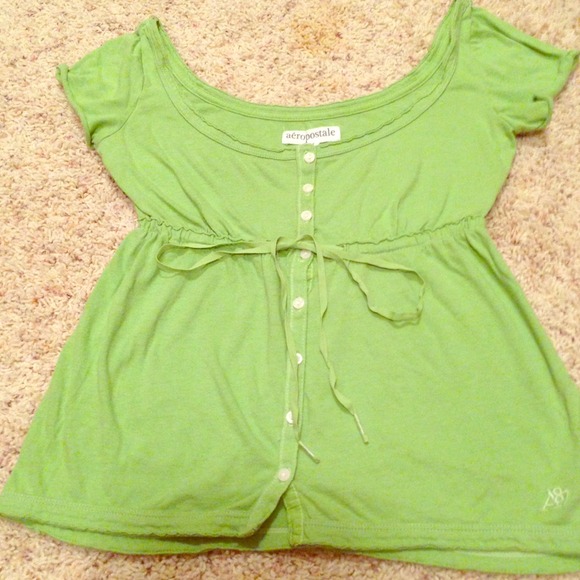 🍀Aeropostale top in lime green XS🍀