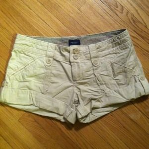 American Eagle light cargo shorts