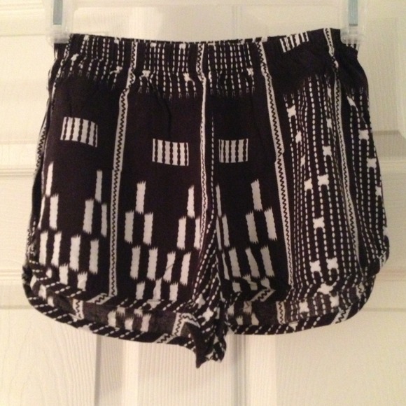 ✨Geo Print Shorts✨