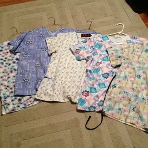 🚫Hold🚫Bundle of 5 Scrub tops