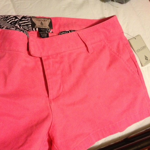 Volcom shorts - Picture 1 of 3