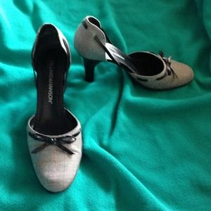 Only sold in 15+ bundle Adorable heels