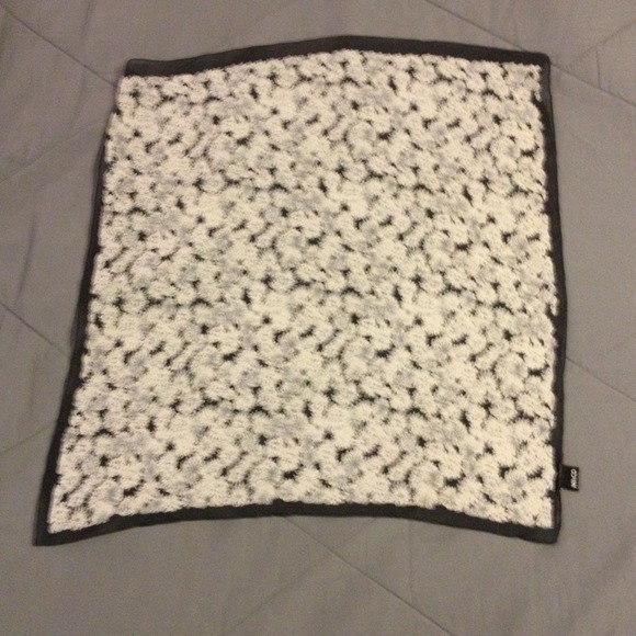 Express Box sheer scarf - Picture 2 of 2