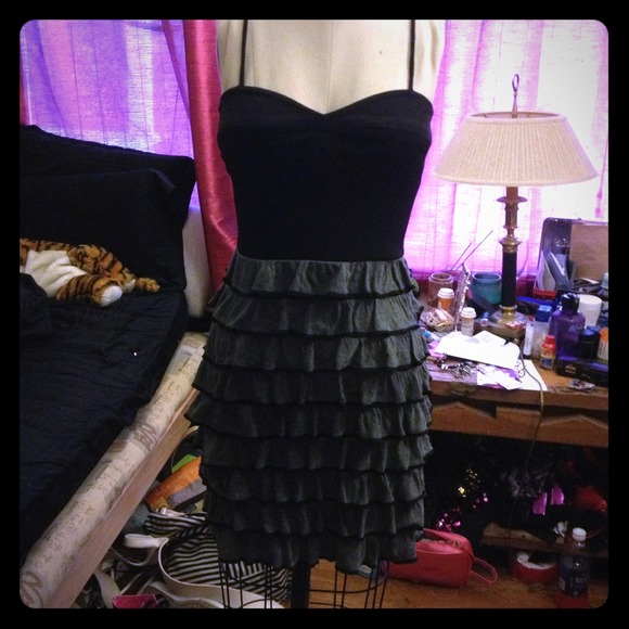 Cute black and grey dress! :)
